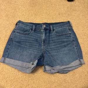 Old Navy Mid-Rise Wow Denim Jean Shorts Size 6